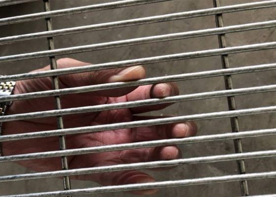 8# 358 αντι αναρριχούνται στο πλέγμα καλωδίων 13x75mm γαλβανισμένη τρύπα αντίσταση σκουριάς φύλλων πλέγματος συγκόλλησης