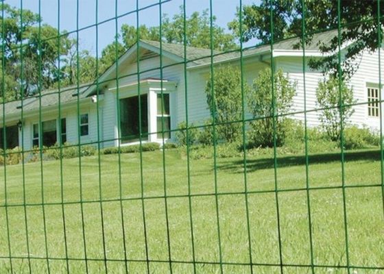 Ο πράσινος ντυμένος ρόλος πλέγματος καλωδίων 0.35mm6mm ένωσε στενά την αντι γήρανση ρόλων περίφραξης πλέγματος καλωδίων