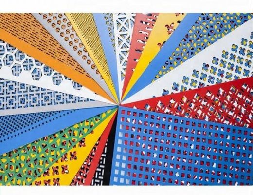 Η αυλακωμένη τρύπα τρύπησε μετάλλων με διατρητική μηχανή πολλαπλάσια χρώματα επιτροπών οθόνης διατρυπημένα τα αργίλιο