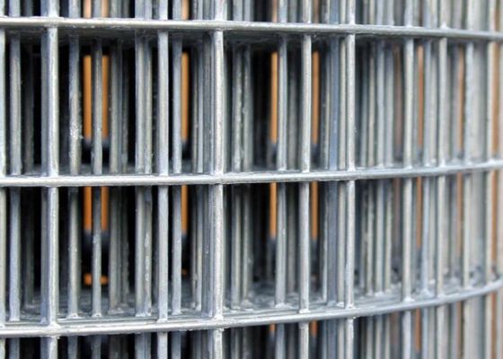 50X50 γαλβάνισε τους ενωμένους στενά ρόλους πλέγματος καλωδίων απόδειξη γδαρσίματος ρόλων φρακτών καλωδίων 6 ποδιών