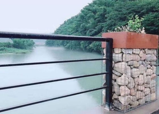 Βαρύ συγκολλημένο σύρμα χρησιμοποιείται ως διακοσμητικό γκαμπιόν στην κατασκευή τοπίου