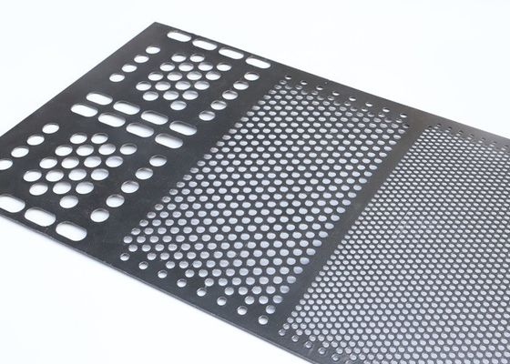 0.7mm λευκό διάτρητο φύλλο αλουμινίου με τετράγωνες τρύπες για διακόσμηση