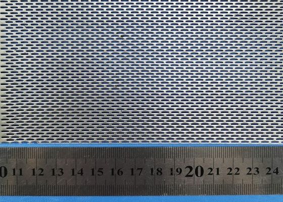 0.7mm λευκό διάτρητο φύλλο αλουμινίου με τετράγωνες τρύπες για διακόσμηση