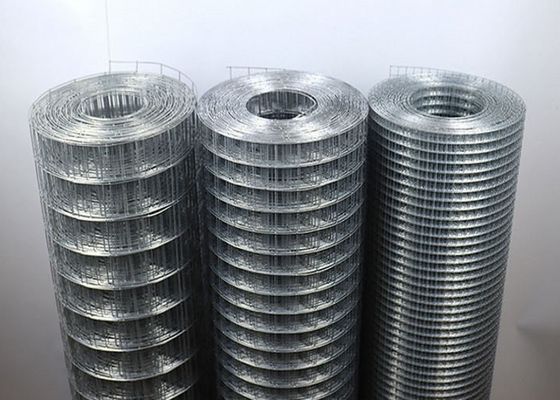 Ατμοσφαιρικά 30M μήκος συγκολλημένα συρματοπλέγματα με ζεστή ζύμωση γαλβανισμένη επιφάνεια τελική επεξεργασία