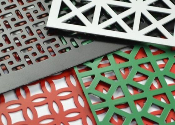 Flat sheet punched metal sheet polished powder coated galvanized thickness 0.5mm to 10mm κατάλληλο για εφαρμογές ελέγχου θορύβου και ασφάλειας