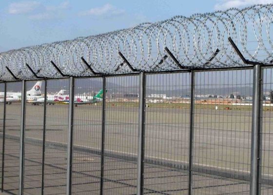 περιφράζοντας επιτροπές πλέγματος ασφαλείας αεροδρομίου επιτροπών πλέγματος καλωδίων 4.0m 5.2m ντυμένες πλαστικό